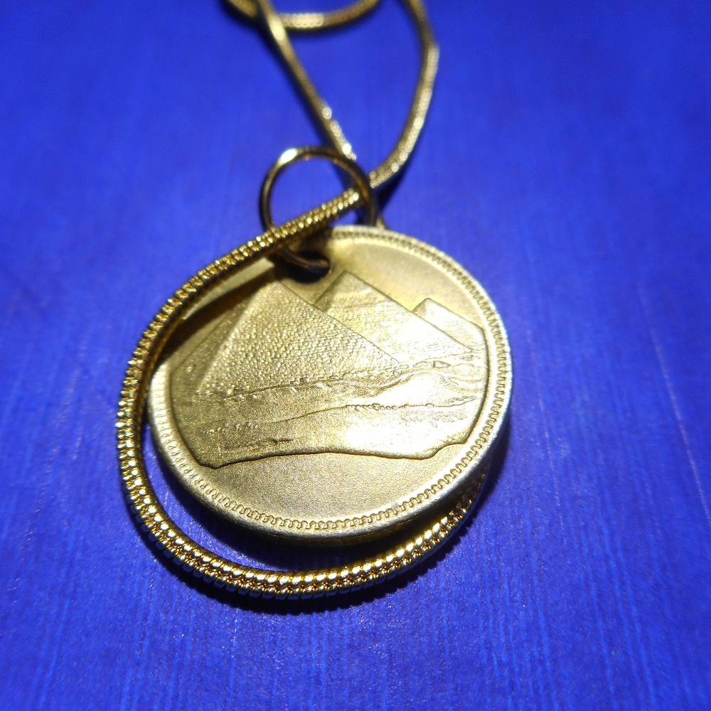 EGYPTIAN TUT PYRAMID COIN PENDANT & Gold Necklace